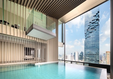 Tait Sathorn  12 Luxury Bangkok Condominium Swimming Pool