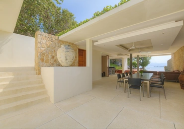 Luxury villas on Samui Luxury 3 Bedroom Pool Villa in Samujana dining area
