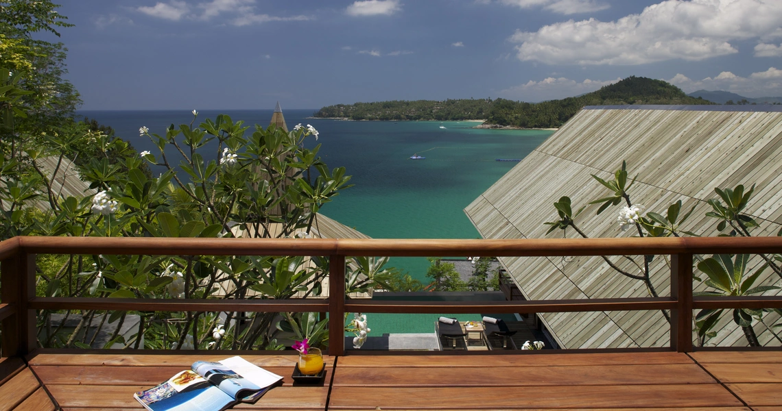 Stunning sea view villa in an exclusive Surin Beach - Dining table