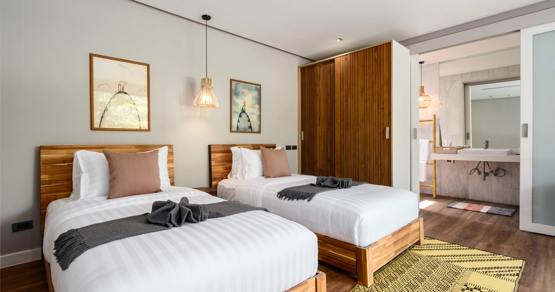 Luxury villas on Samui 5 Bedroom Beachfront Villas in Baan Talay bedroom