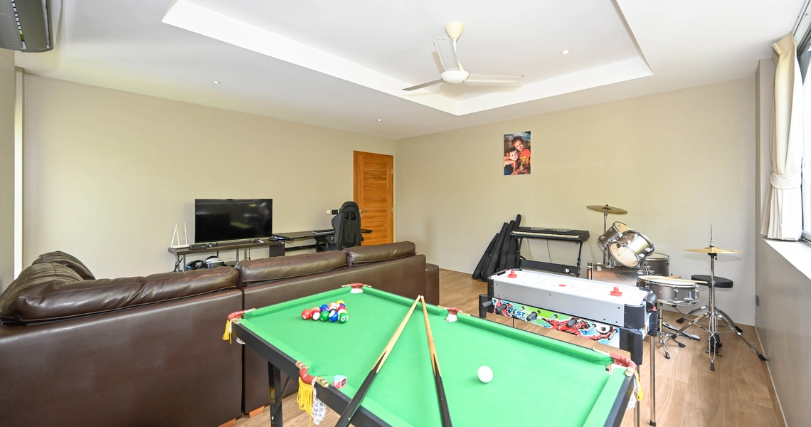 Luxury villas on Samui Villa Kelly 6 Bedroom Seaview Pool Villa game room