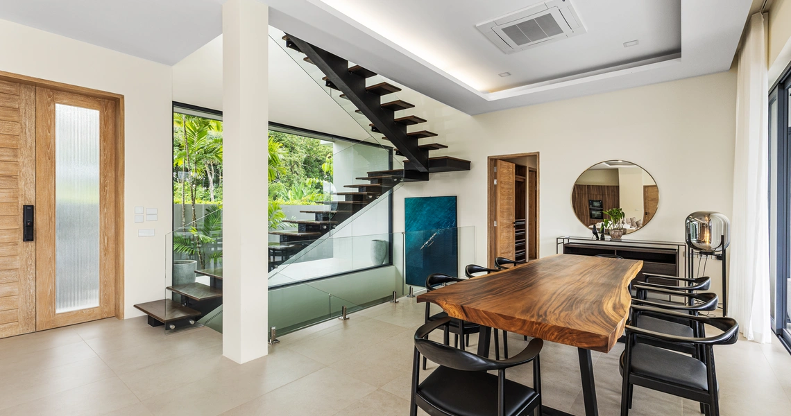 Manick Hillside villa 7-Dinning table