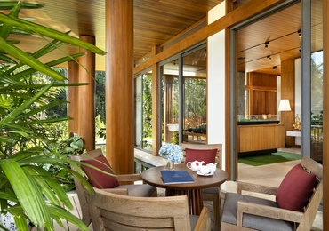 Aquella Lakeside show villa