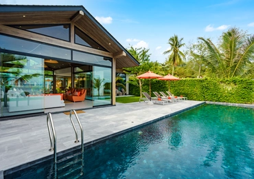 Luxury villas on Samui 5 Bedroom Beachfront Villas in Baan Talay swimming pool