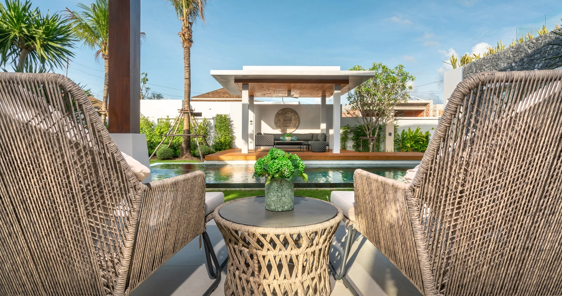 Botanica Lakeside II - Out side sitting area