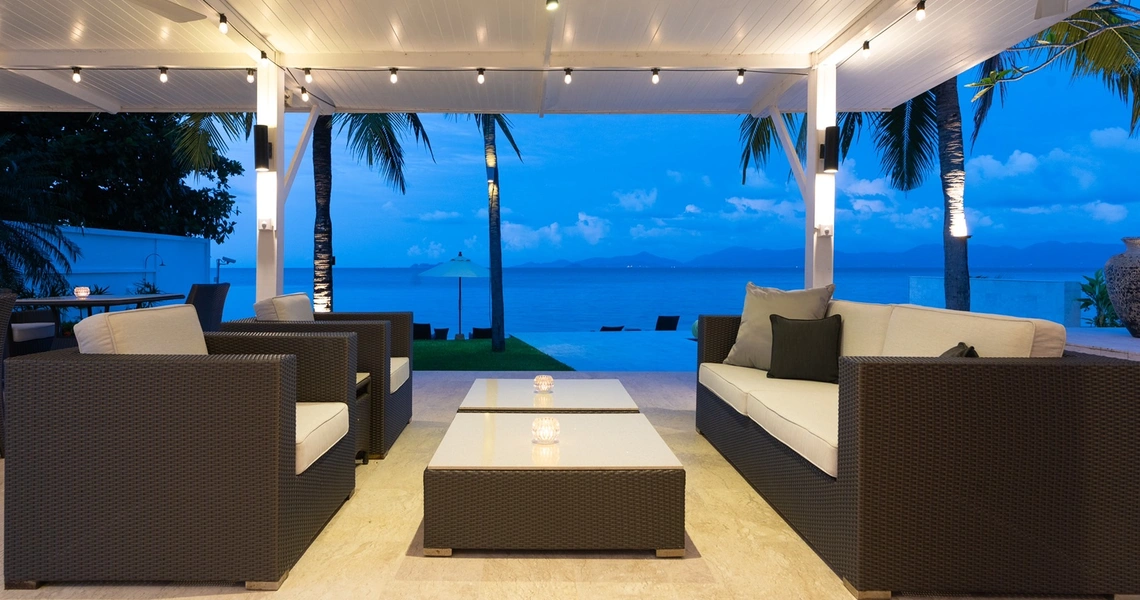 Samui Beachfront Villa Chi - sitting area with beach view