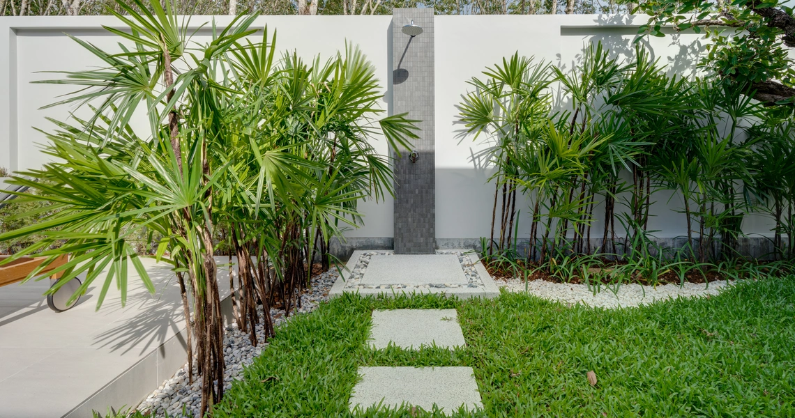 Botanica Modern Loft ll garden path