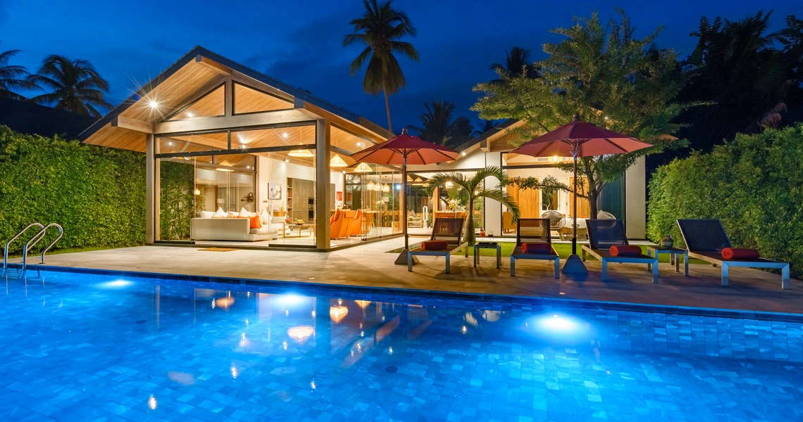 Luxury villas on Samui 5 Bedroom Beachfront Villas in Baan Talay night view