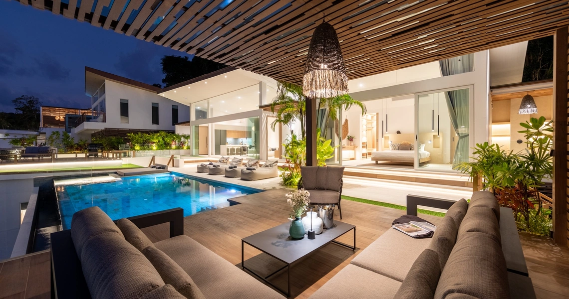 Pacific Palisade Samui luxury villa - deck and villa at night