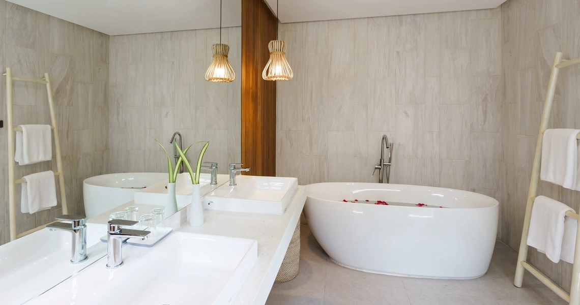 Luxury villas on Samui 5 Bedroom Beachfront Villas in Baan Talay bathroom