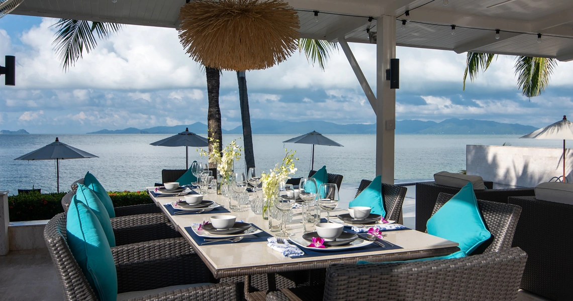 Samui Beachfront Villa Chi - beach view dining