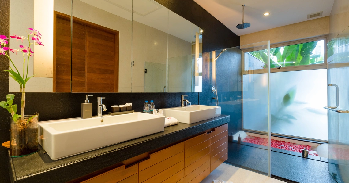 Stunning sea view villa in an exclusive Surin Beach -