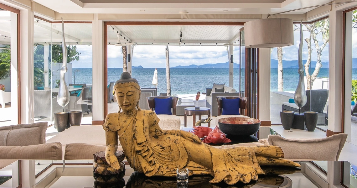Samui Beachfront Villa Chi - statue with sea background