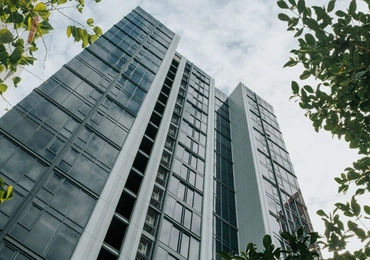 Hyde Heritage Thonglor Bangkok luxury condo - building exterior from the street