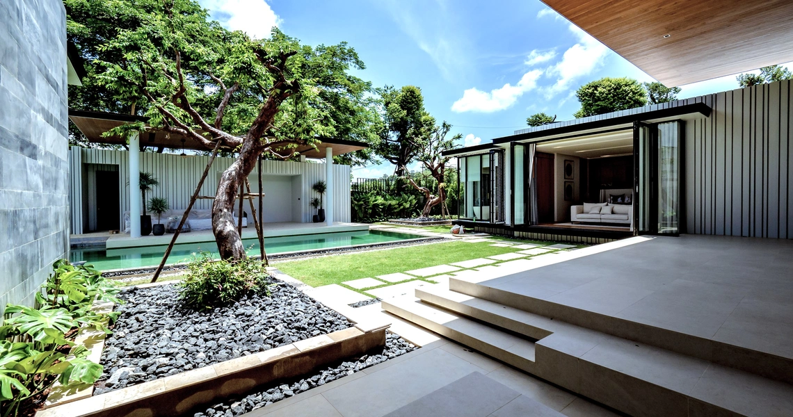 Botanica Forestique - Outside looks