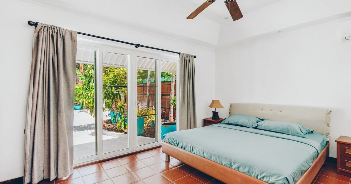 Tongson Beachfront Villa –bedroom
