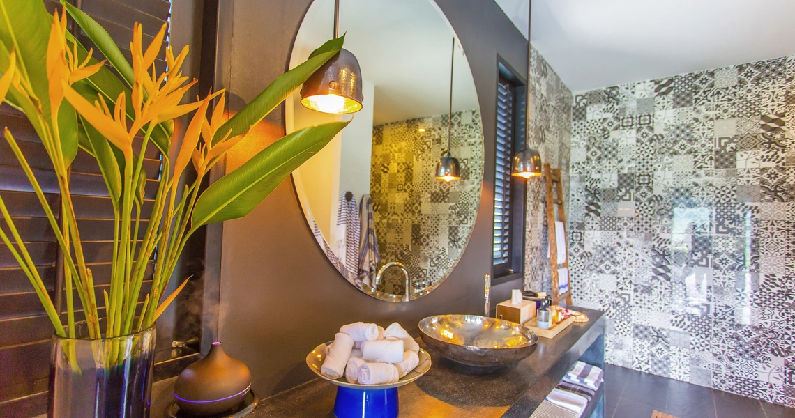 Luxury villas on Phuket Manick Hillside guest bathroom