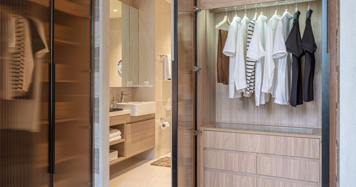 Noble Form Thonglor luxury high-rise - 2-bedroom closet