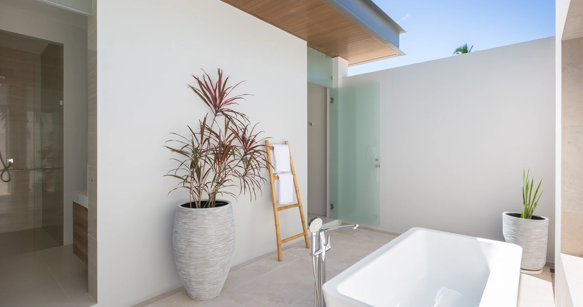 Ultra-Luxury 7 Bedroom Beachfront Villa Samui - Out door bath tub