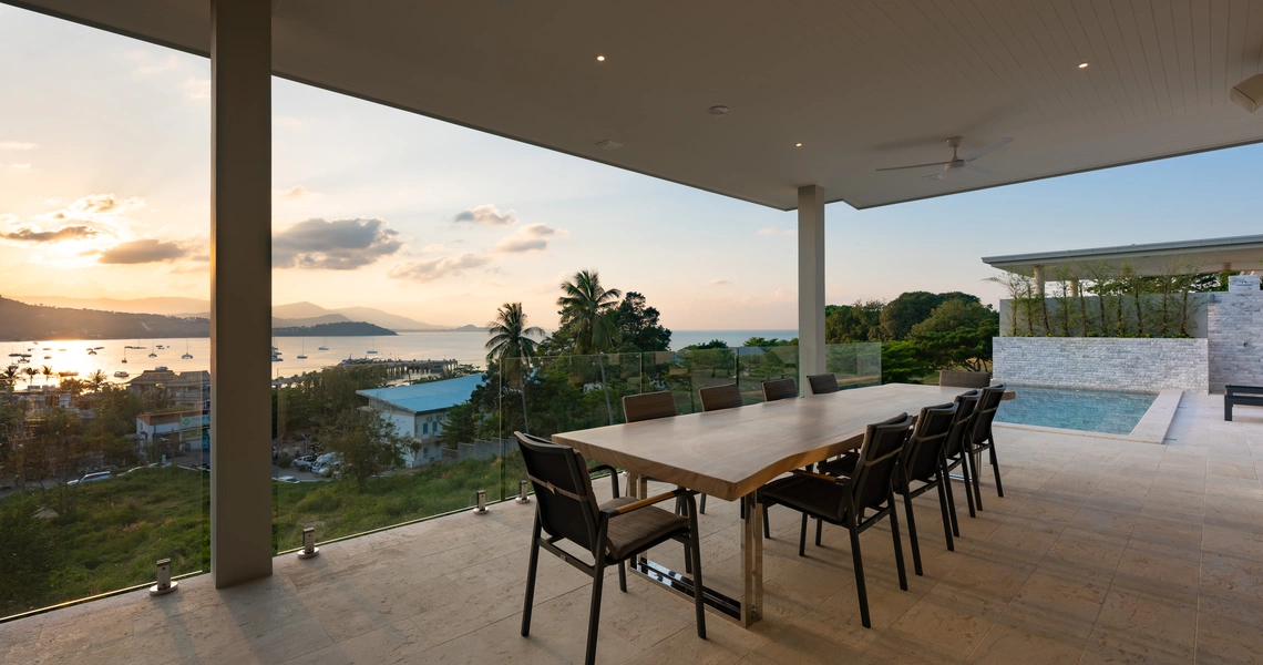 Bangrak Bayview - Outdoor table