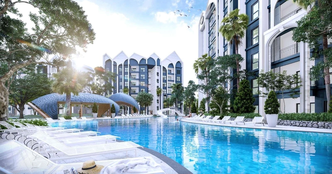 Title Halo - swimming pool area