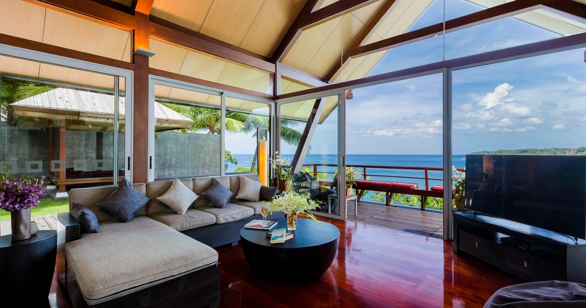 Stunning sea view villa in an exclusive Surin Beach - Living area