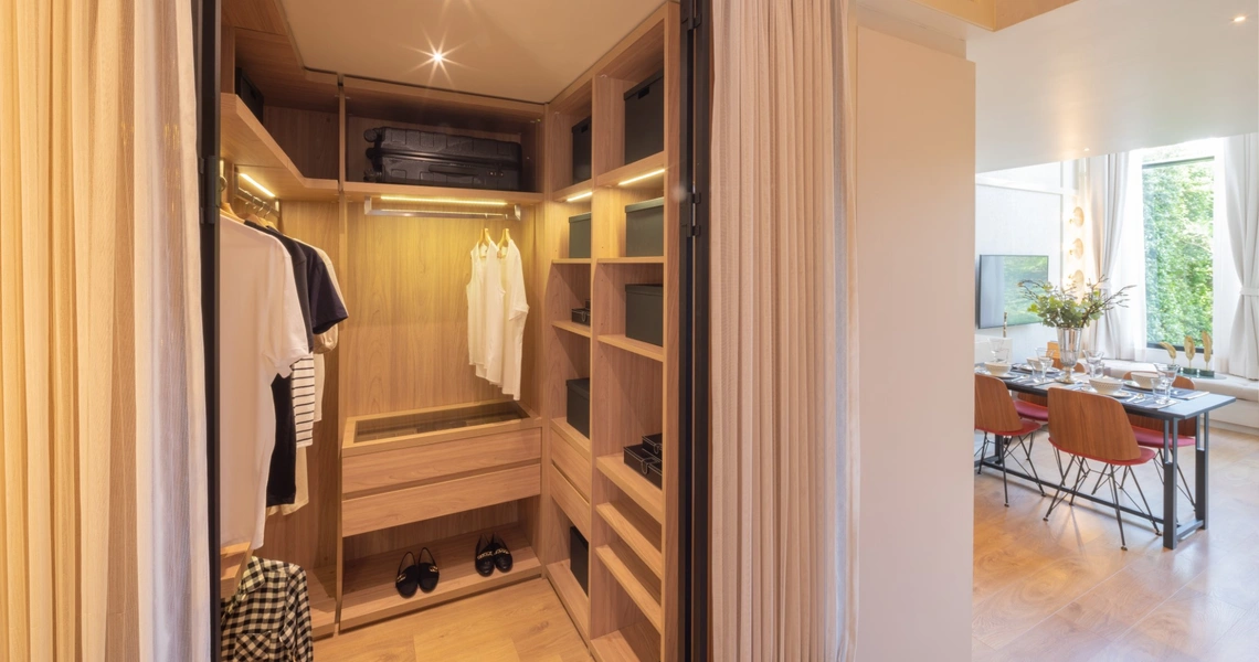 Noble Form Thonglor luxury high-rise - 1-bedroom fullplex walk-in closet