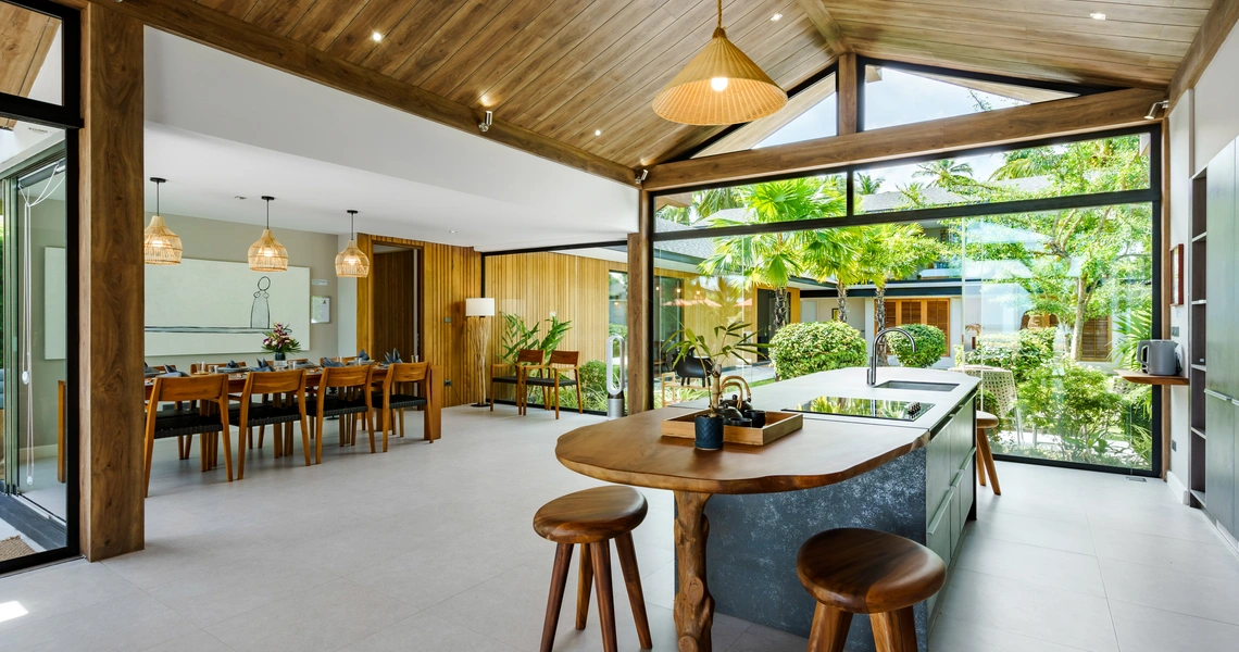 Luxury villas on Samui 5 Bedroom Beachfront Villas in Baan Talay dining area