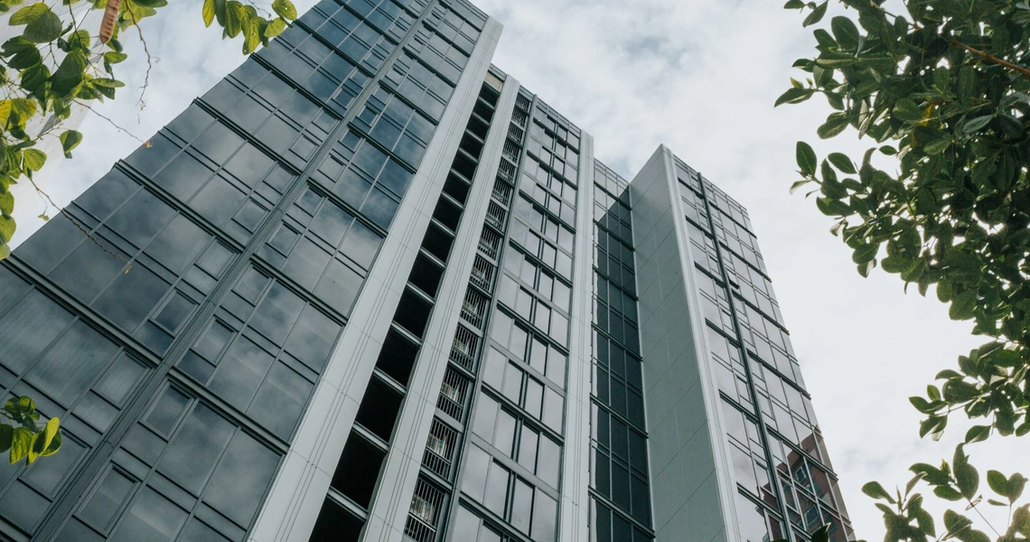 Hyde Heritage Thonglor Bangkok luxury condo - building exterior from the street