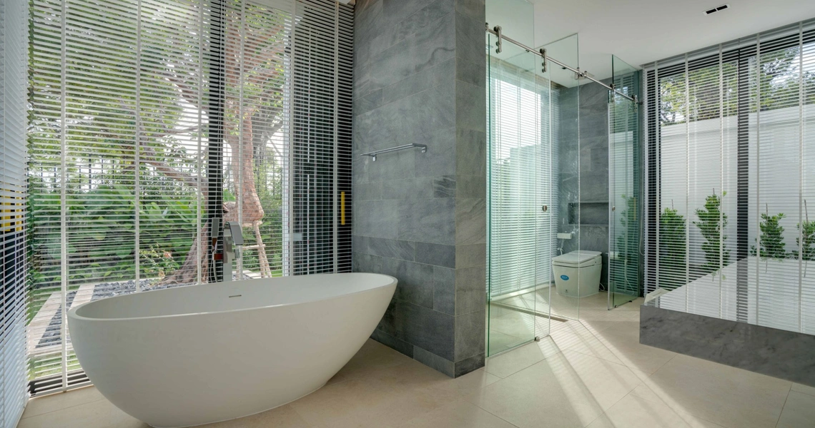 Botanica Montazure luxury villas Phuket - master bathroom with bathtub
