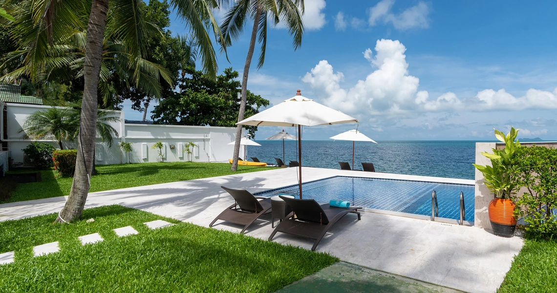 Samui Beachfront Villa Chi - beach lawn