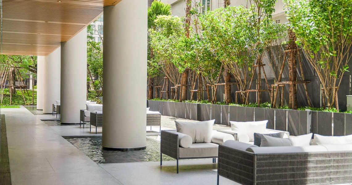 Tait Sathorn  12 Luxury Bangkok Condominium Outdoor Lobby
