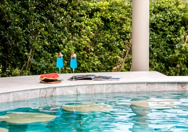 Villa Blue Amber-   Sunken Swim-up bar