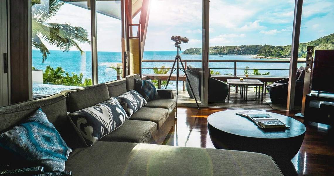 Stunning sea view villa in an exclusive Surin Beach - Living area