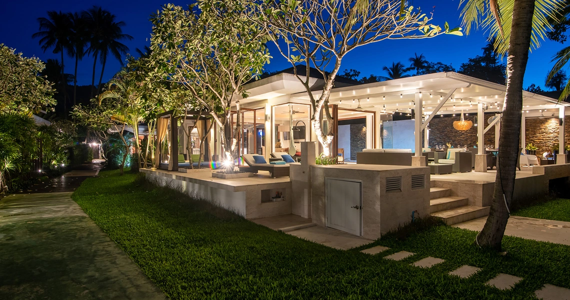 Samui Beachfront Villa Chi - exterior at the evening