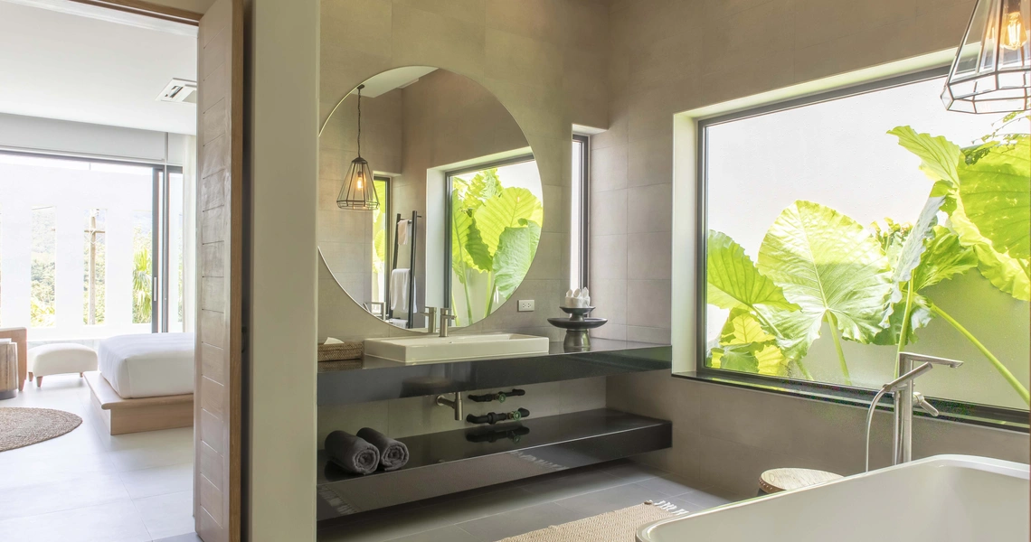 Luxury villas on Phuket Manick Hillside bathroom
