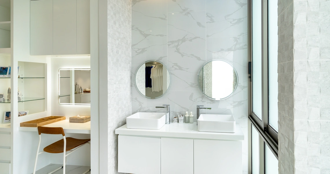 Luxury villas on Phuket The Residence  Master bathroom