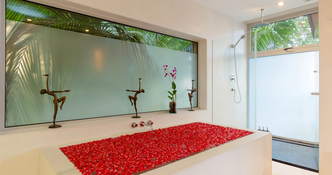 Stunning sea view villa in an exclusive Surin Beach -  Bathroom