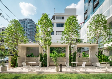 The Strand Thonglor Condo in Bangkok Park