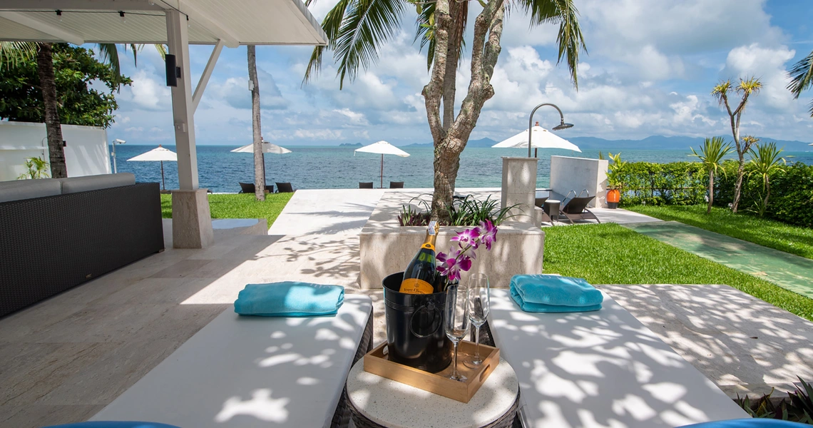 Samui Beachfront Villa Chi - sunbeds