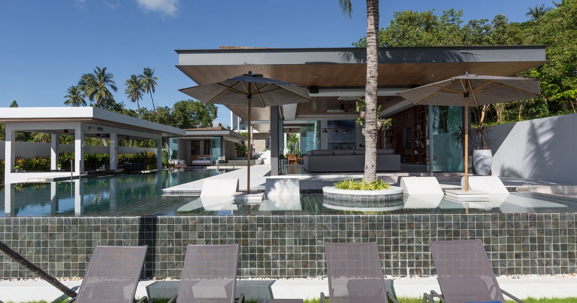 Ultra-Luxury 7 Bedroom Beachfront Villa Samui - Sunbed area