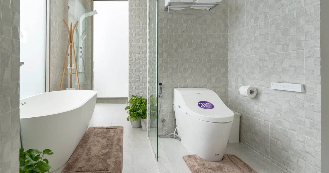 Luxury villas on Phuket The Residence Master bathroom